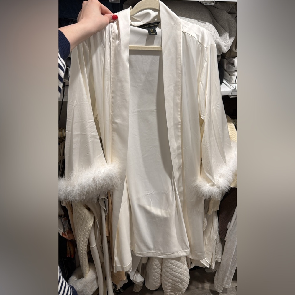 Bridal White Fur-Trimmed Women's robe